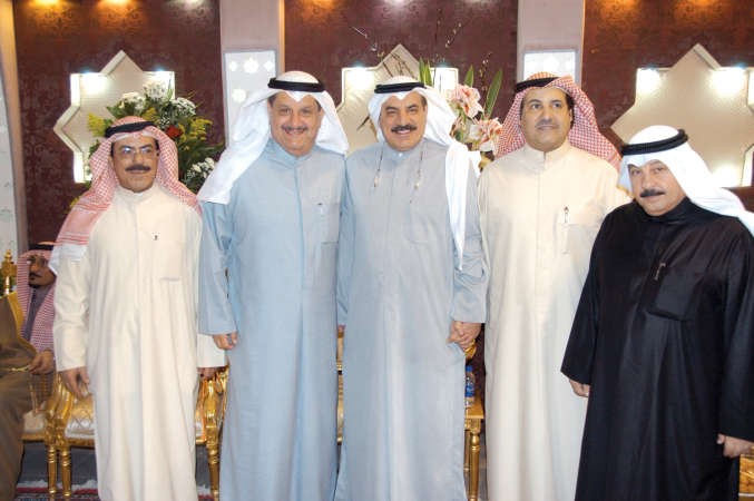 عبدالله المعيوف وعيسى الكندري يباركان
﻿