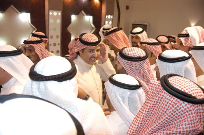سلطان اللغيصم متوسطا المهنئين
﻿