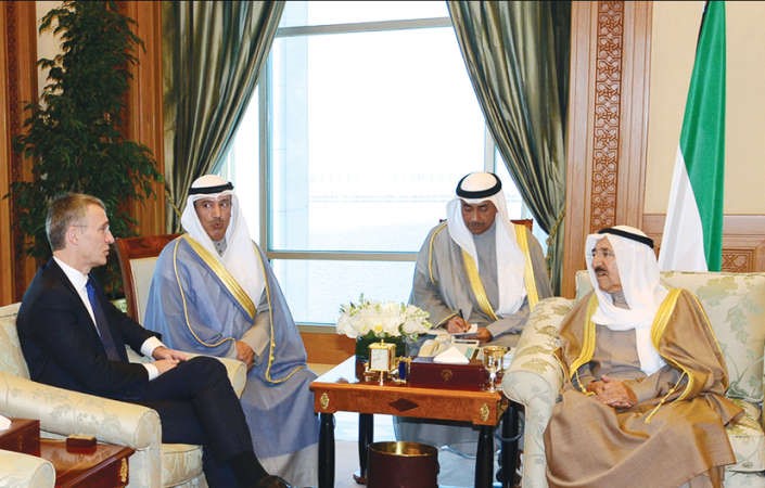 صاحب السمو الامير خلال لقائه امين عام حلف الناتو