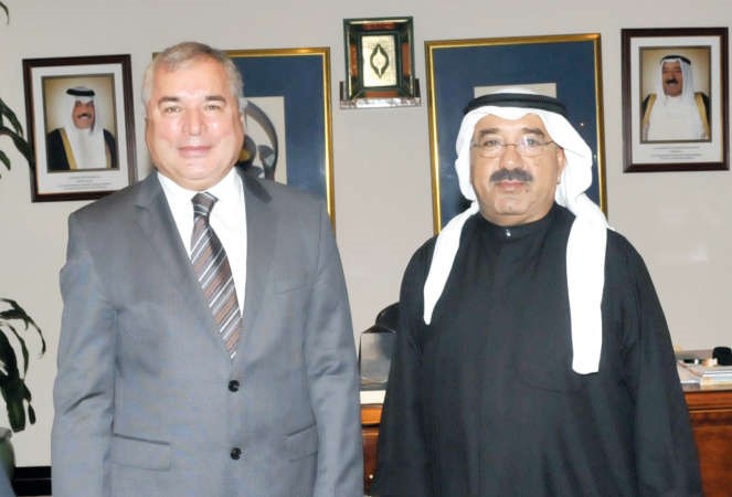  الشيخ ناصر صباح الاحمد مستقبلا سفير جمهورية طاجكستان زبيد الله زبيدوف 