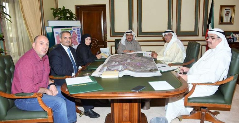 الفريق م ثابت المهنا خلال اجتماع مع مسؤولي الاشغال والجهة المنفذة لـ الدائري الاول﻿