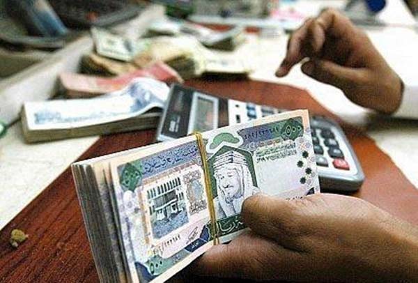 شاب سعودي يبيع منزله لسداد مليون ريال ديناً على والده.. و"الدائن" يفاجئه بإعادتها له إعجابا ببره