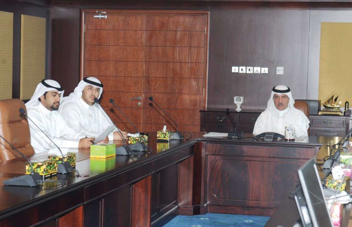 المستشارصلاح المسعد خلال المؤتمر الصحافي﻿