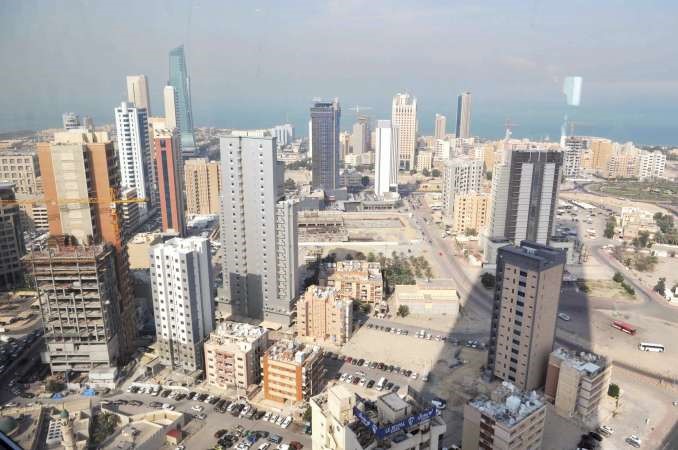 في ظل ازمة انهيار النفط وتراجع البورصة لايزال خبراء العقار يؤكدون صمود القطاع العقاري بالكويت وعدم تاثره باي هزات اقتصاديةقاسم باشا﻿