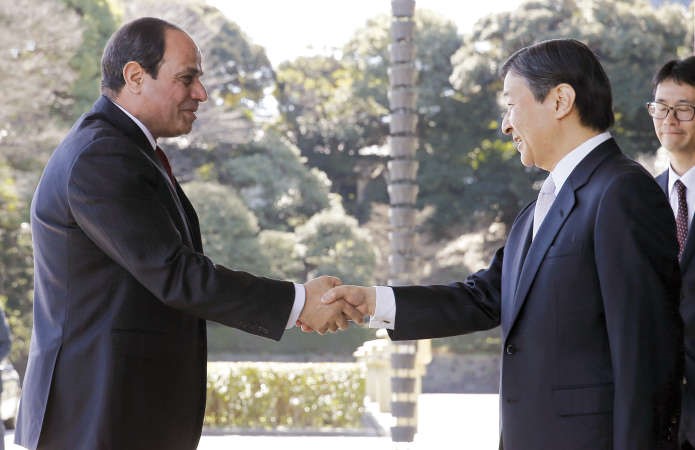 ولي العهد الياباني الامير ناروهيتو مستقبلا الرئيس عبدالفتاح السيسي امام القصر الامبراطوري باليابانرويترز