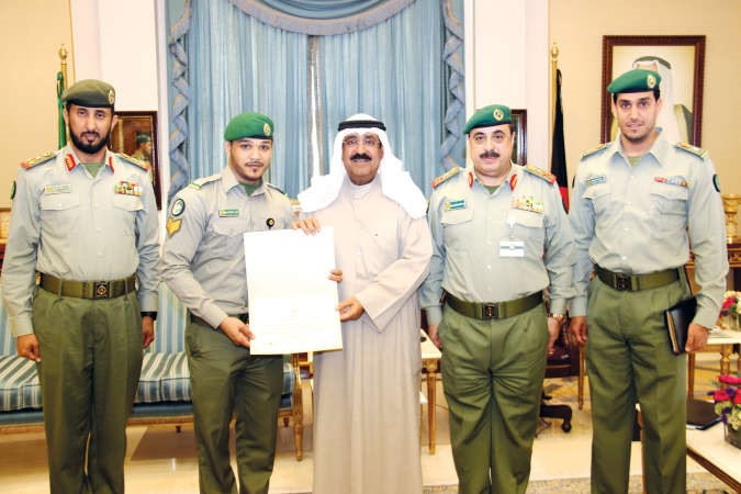 الشيخ مشعل الاحمد خلال تكريم رقيب علي صالح خليل ﻿