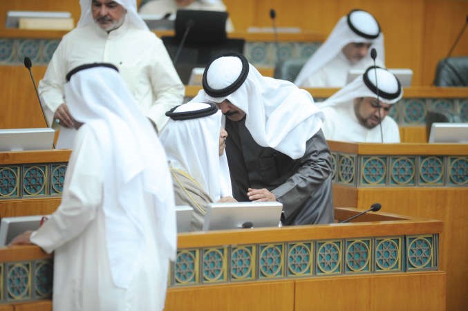حديث جانبي بين سمو رئيس الوزراء والشيخ محمد الخالد