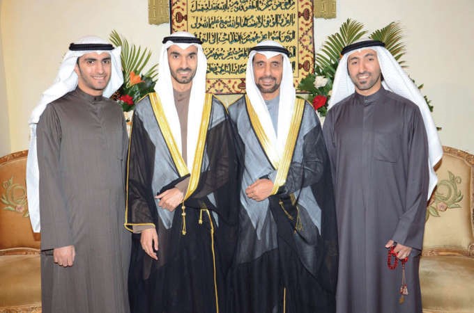 المعرس مع والده واشقائه