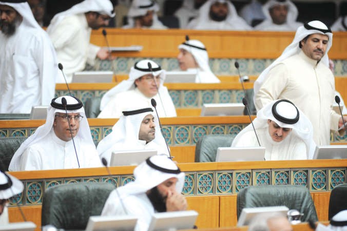 سلطان اللغيصم وفارس العتيبي ومحمد الجبري ومبارك الحريص خلال الجلسة