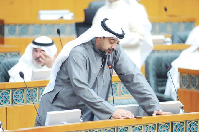 الشيخ محمد العبدالله يتحدث اثناء الجلسة