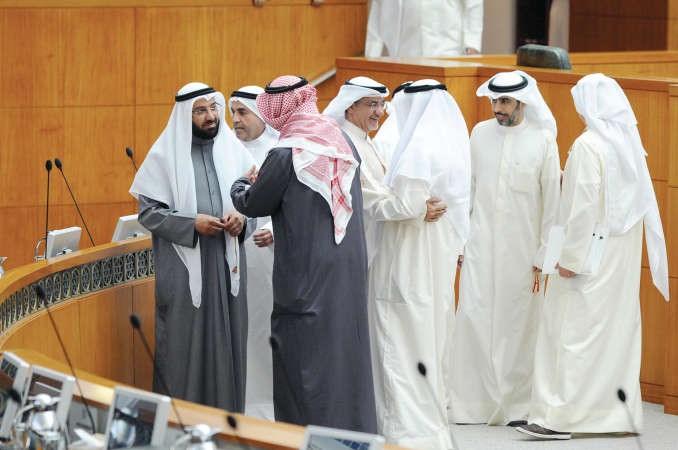 النواب والوزراء في قاعة المجلس