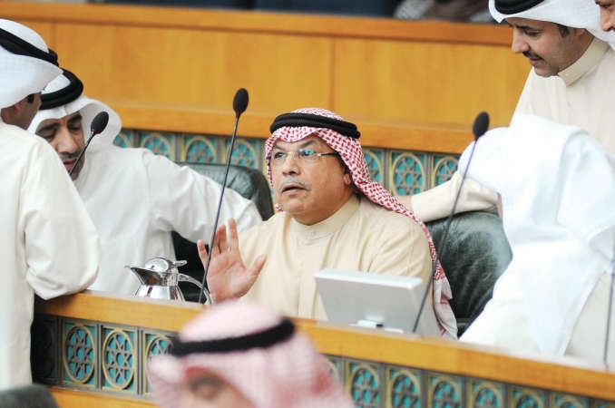 الشيخ خالد الجراح في حديث مع احد النواب