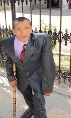 المتسول الأنيق.. يجمع شهرياً ما يعادل راتب برلماني!