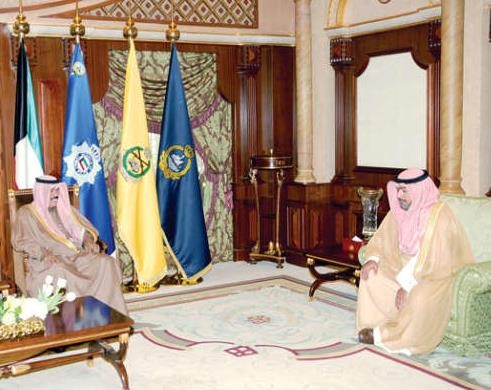 سمو ولي العهد الشيخ نواف الاحمد مستقبلا الشيخ ثامر العلي﻿
