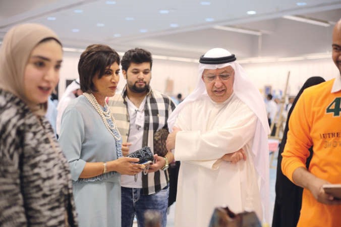 التعرف على الاعمال الفنية في المعرض﻿