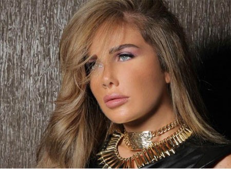 بالصور.. نيكول سابا تحتفل بعيد ميلاد شقيقتها بصورة من طفولتهما