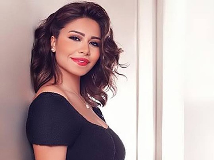 بالفيديو.. شيرين تفكر في العودة!