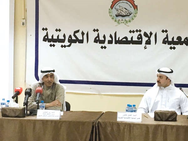 الوزير الاسبق بدر الحميدي متحدثا في الجمعية الاقتصادية