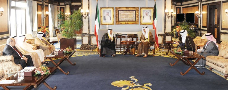سمو الشيخ جابر المبارك مستقبلا رئيس واعضاء اتحاد اصحاب الفنادق بحضور الشيخ محمد العبدالله ﻿