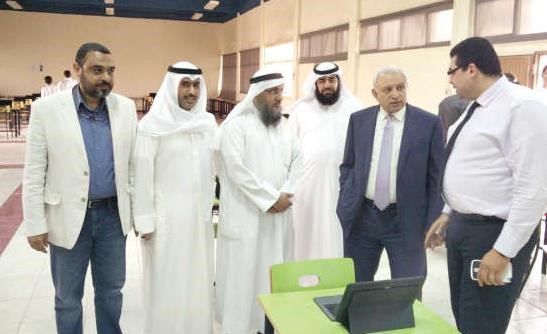 دبدر العيسى خلال تفقده ثانوية ابن العميد