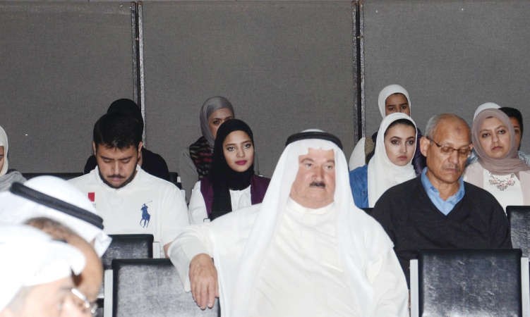 جانب من الحضور في الندوة 