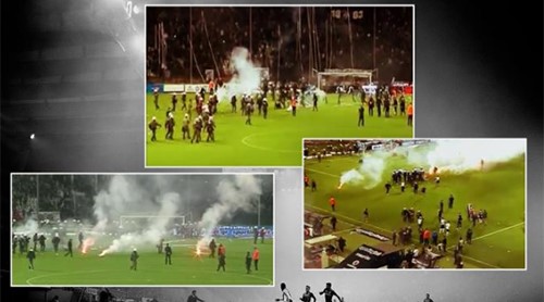 بالفيديو.. ملعب في اليونان يتحول إلى ساحة حرب.. شغب وألعاب نارية 