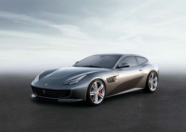 فيراري GTC4Lusso تتألق في معرض جنيف الدولي للسيارات