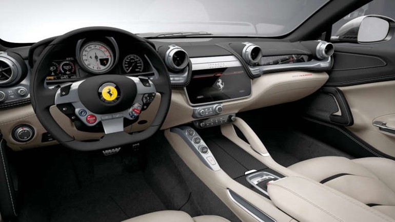 فيراري GTC4Lusso تتألق في معرض جنيف الدولي للسيارات