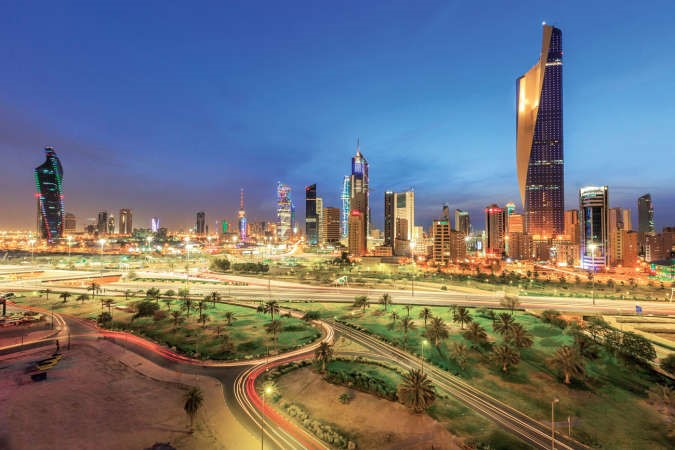 محاولات حكومية لترشيد الانفاق خصوصا في ملف الكهرباء التي تشع انارتها في ارجاء الكويت كما تظهر في الصورة ﻿