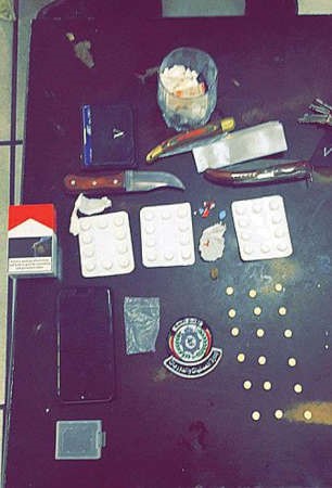 الحبوب وادوات التعاطي والاسلحة البيضاء﻿