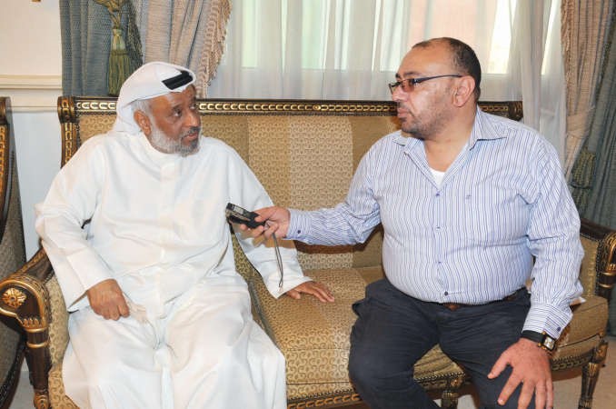 عبدالعزيز الزايد متحدثا الى الزميل اسامة دياب﻿