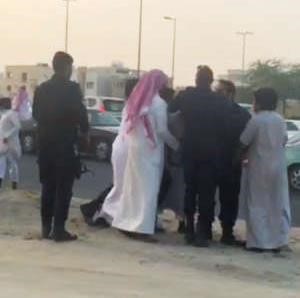 رجال الامن خلال توقيف مستهترين﻿