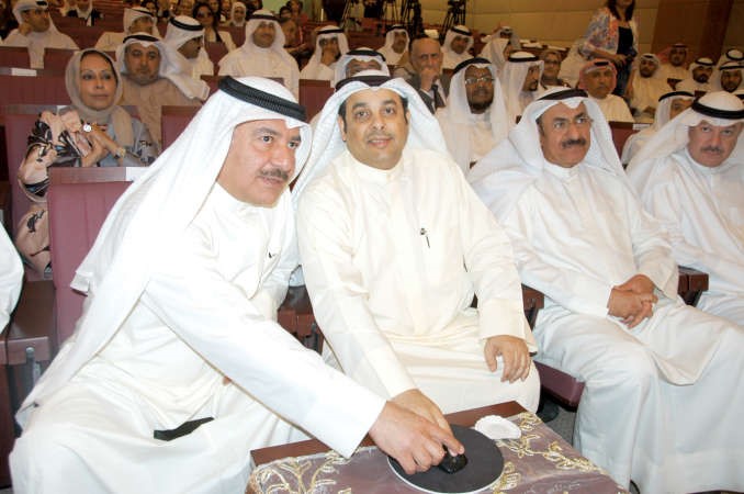 يعقوب الصانع وصلاح المسعد خلال تدشين الاعلان الالكتروني 	محمد هاشم﻿