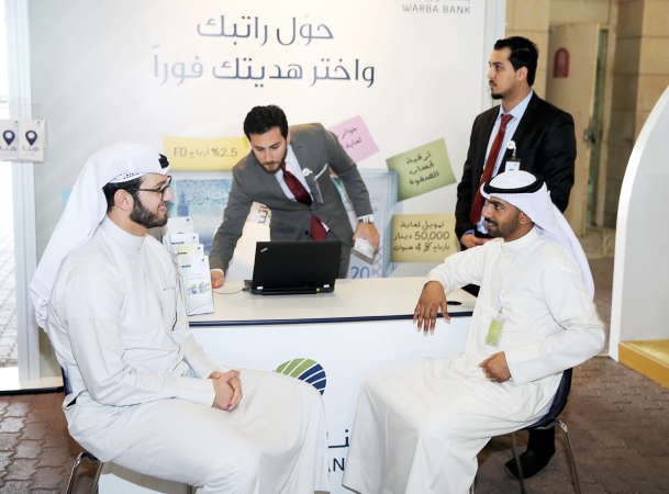 ممثلو بنك وربة ومساهمة فعالة في المجالات الاجتماعية 
