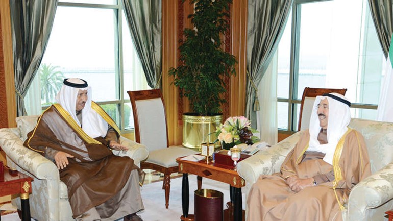 صاحب السمو الامير الشيخ صباح الاحمد مستقبلا سمو رئيس الوزراء الشيخ جابر المبارك