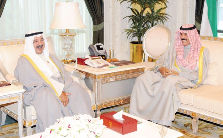 سمو ولي العهد الشيخ نواف الاحمد مستقبلا الشيخ ناصر صباح الاحمد