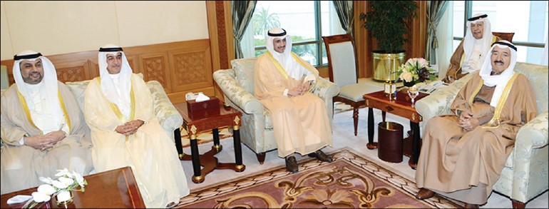 صاحب السمو الامير الشيخ صباح الاحمد خلال استقباله رئيس مجلس الامة مرزوق الغانم وعددا من النواب ويبدو ديوسف الزلزلة وم عادل الخرافي