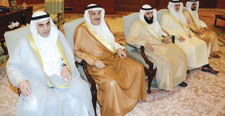 دعبدالله الطريجي وكامل العوضي وسعود الحريجي وفارس العتيبي ودمحمد الحويلة
﻿