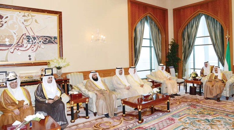 صاحب السمو الامير الشيخ صباح الاحمد ورئيس مجلس الامة مرزوق الغانم ومعادل الخرافي وديوسف الزلزلة وحمود الحمدان ومحمد الجبري وفيصل الكندري
﻿