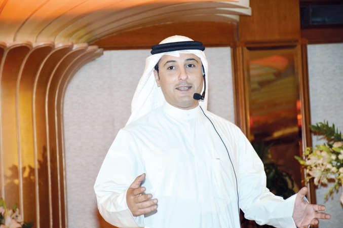  احمد الفضل متحدثا للحضور﻿