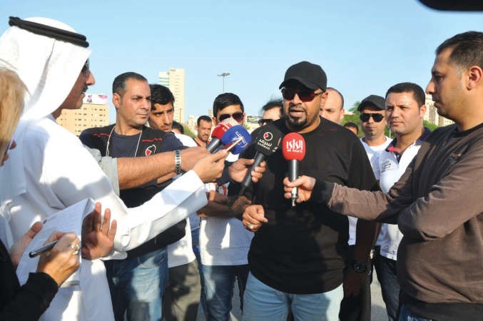 شمشون متحدثا لوسائل الاعلام﻿