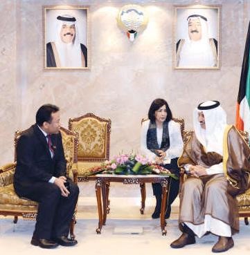 سمو رئيس الوزراء الشيخ جابر المبارك مستقبلا السفير الكمبودي﻿