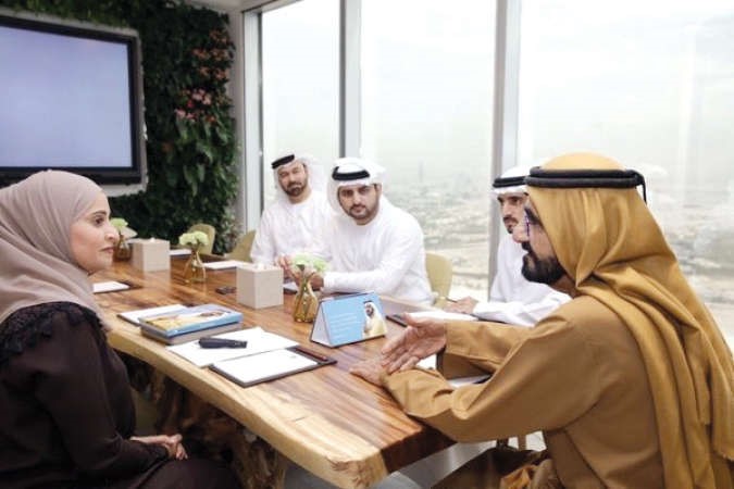 سمو الشيخ محمد بن راشد ال مكتوم نائب رئيس دولة الامارات العربية المتحدة رئيس مجلس الوزراء حاكم دبي خلال اجتماعه مع وزيرة الدولة للسعادة عهود الرومي تويتر