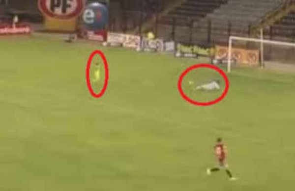 بالفيديو.. خطأ كوميدي من حارس مرمى يغزو مواقع التواصل