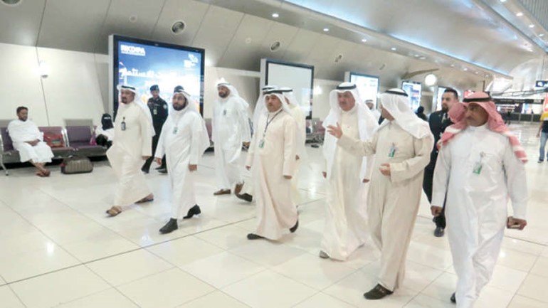 الكندري يستمع لشرح حول المشروع