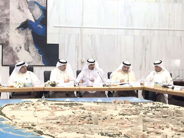 فهد الصانع مترئسا اجتماع اللجنة الفنية