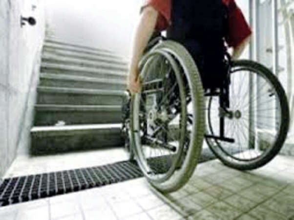 الأخطاء الطبية.. معاناة إضافية لذوي الاحتياجات الخاصة