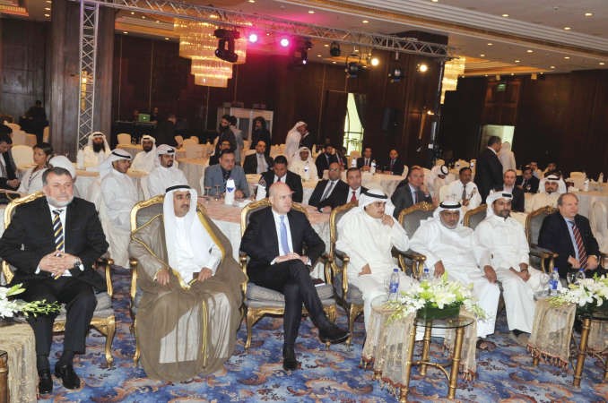 ديوسف العلي في مقدمة الحضور وبجانبه رئيس وزراء السويد الاسبق فريدريك راينفيلدت واحمد المنفوحي وفهد الرشدان ومدير فرع شركة نوف اكسبو ناصر البرغش	قاسم باشا﻿