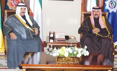 سمو ولي العهد الشيخ نواف الاحمد مستقبلا سمو الشيخ ناصر المحمد﻿