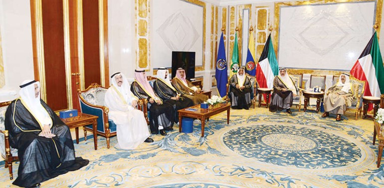  صاحب السمو الامير خلال اللقاء مع اهالي الجهراء ﻿
